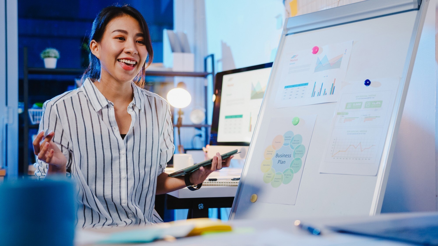 asia-businesswoman-social-distancing-new-normal-virus-prevention-looking-camera-presentation-colleague-about-plan-video-call-while-work-office-night_7861-3196